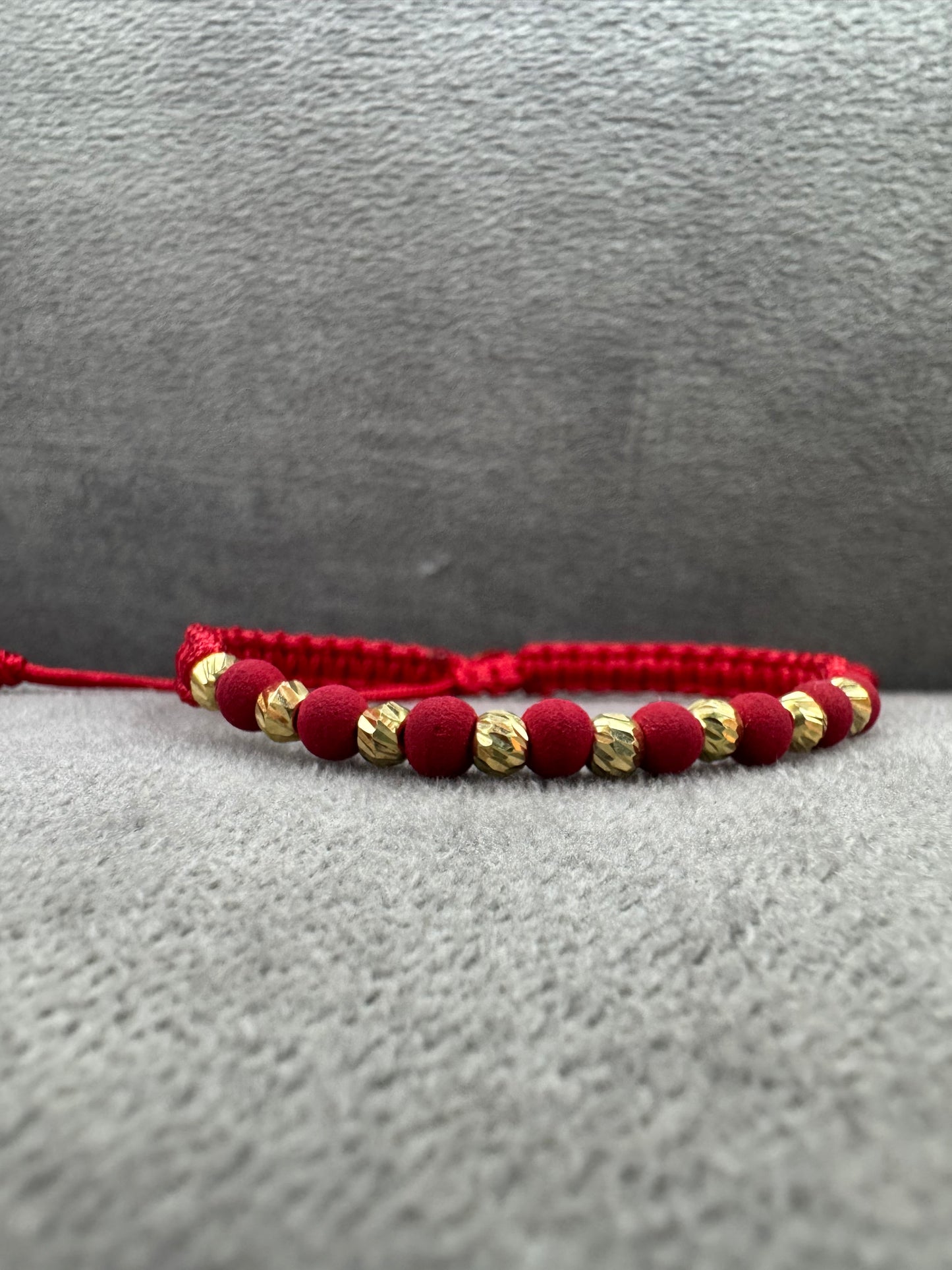 Pulsera tejida con balines