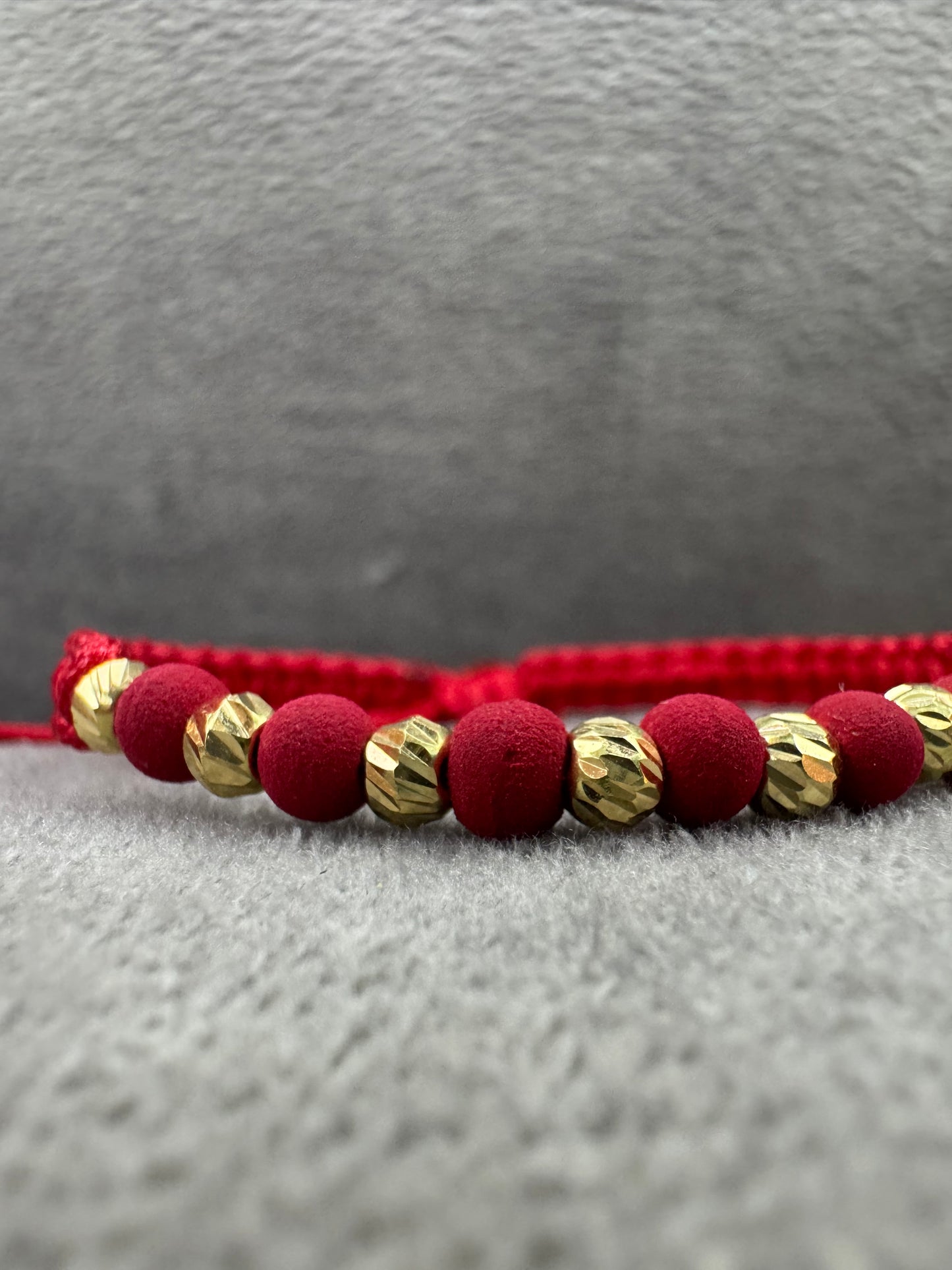 Pulsera tejida con balines