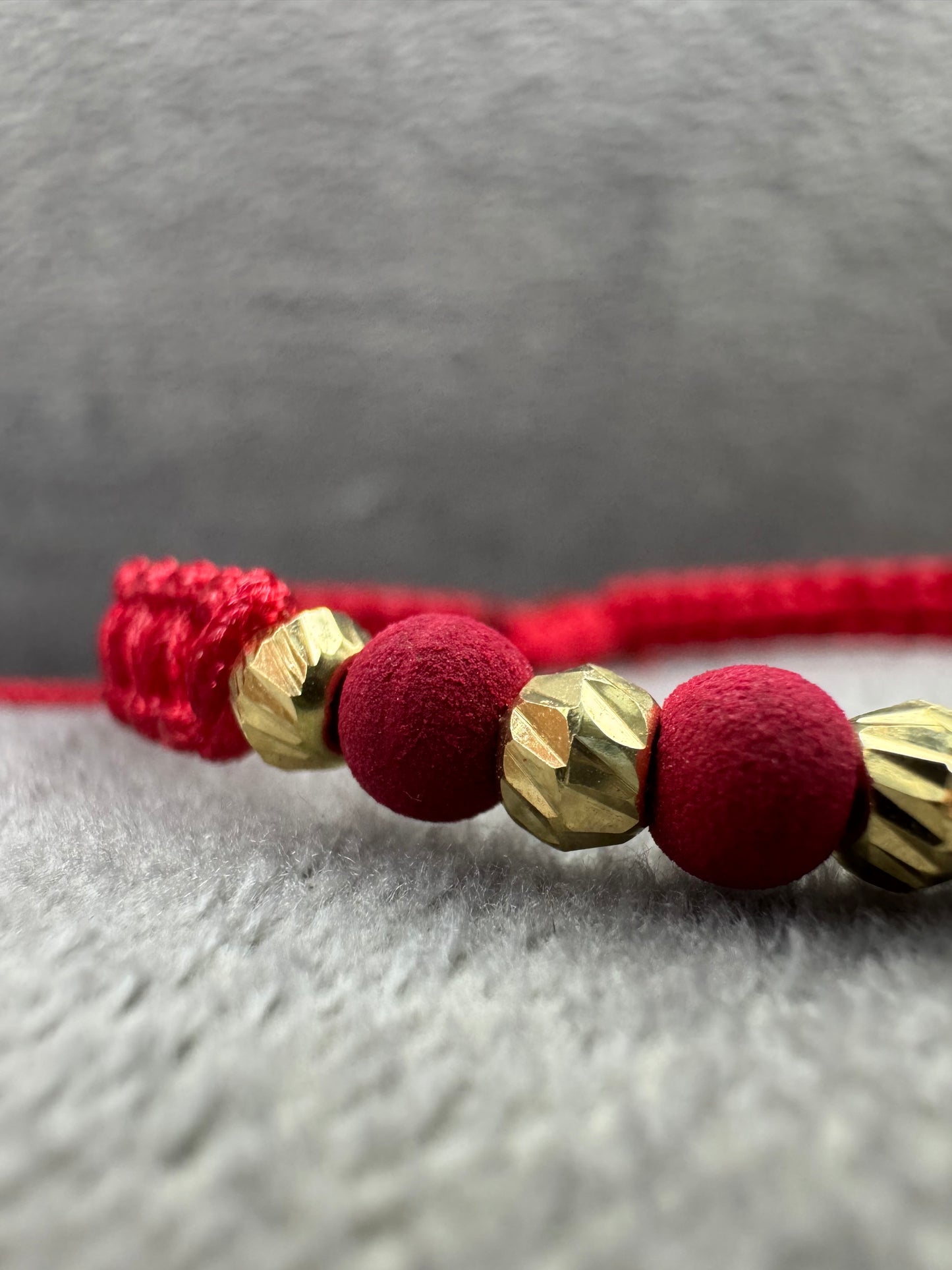 Pulsera tejida con balines