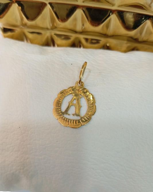 Dije Letra A oro 18k