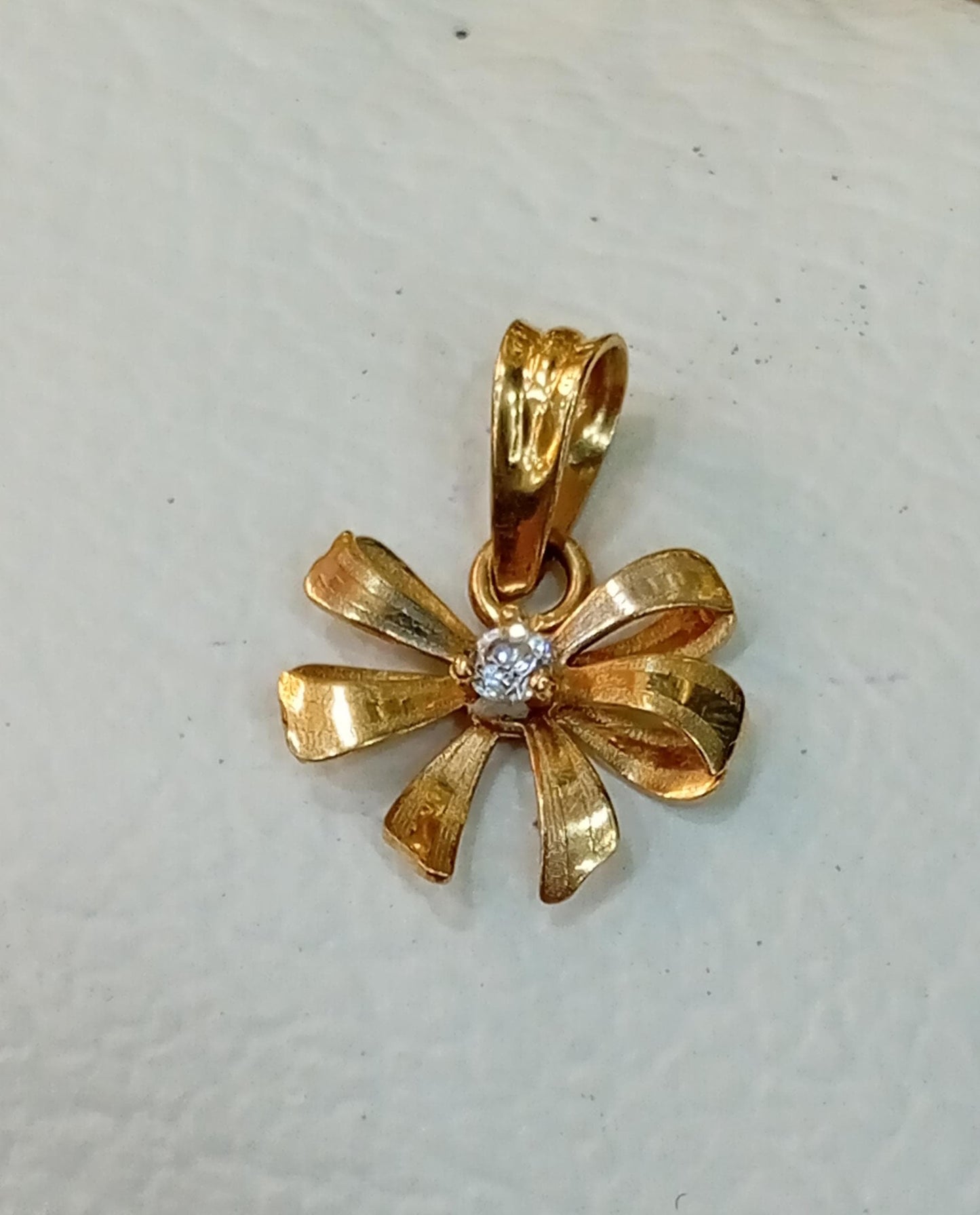 Dije lazo Oro 18k