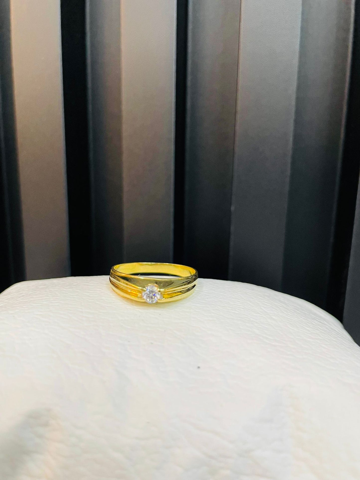 Anillo de Oro 18k con Solitario Diamante