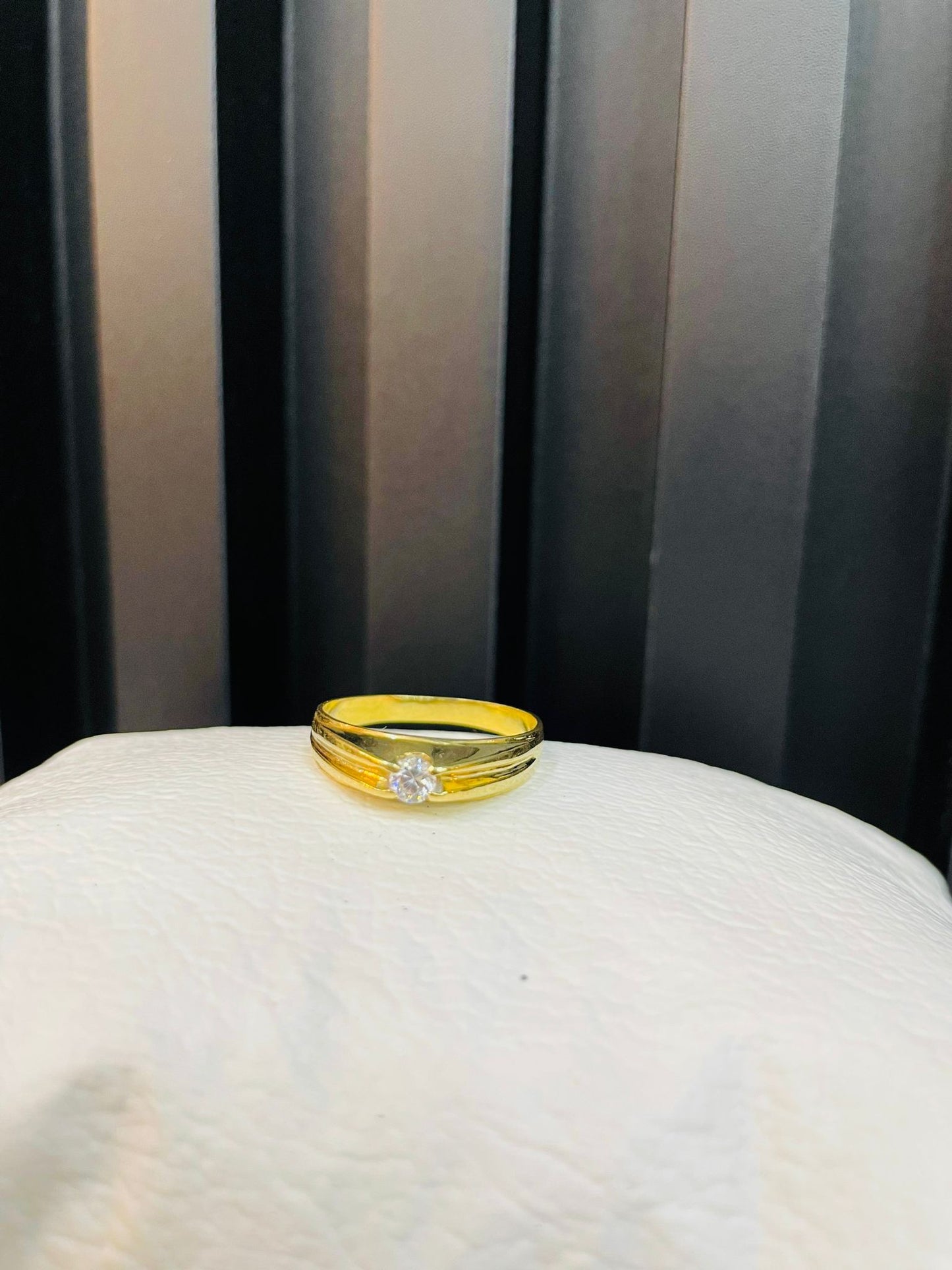 Anillo de Oro 18k con Solitario Diamante