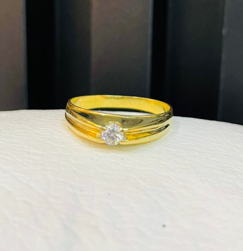 Anillo de Oro 18k con Solitario Diamante