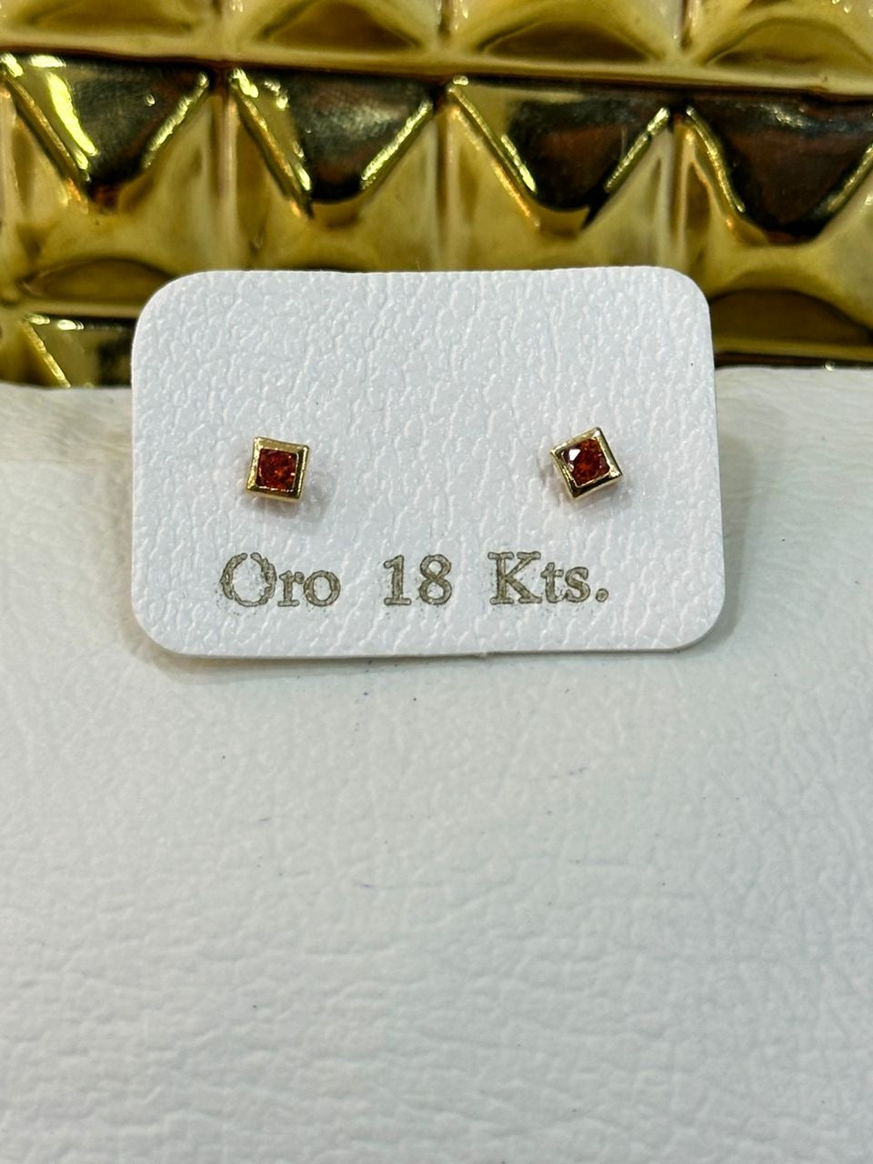 Abridores cuadrados rojos de oro 18k